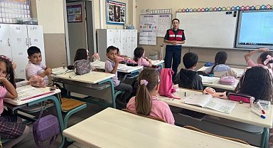 Jandarma, öğrencileri okulda bilgilendirdi
