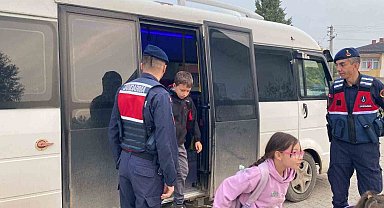 Jandarma okul çevrelerinde göz açtırmıyor
