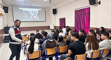 Jandarmadan öğretmen ve öğrencilere siber güvenlik eğitimi