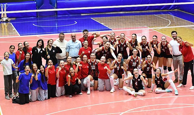 Kadın voleybolculardan muhteşem geri dönüş