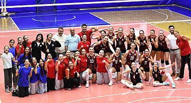Kadın voleybolculardan muhteşem geri dönüş