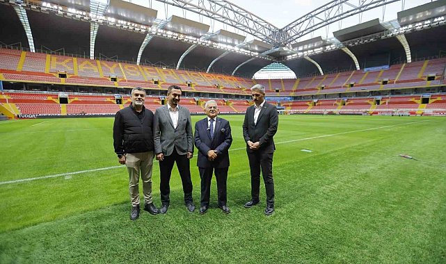 Kadir Has Stadyumu'ndaki yenileme çalışmalarını inceleyen Büyükkılıç: "Kayseri milli maçlara hazır"