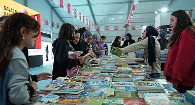 Kahramanmaraş Kitap Fuarı öğrencilerle renkleniyor