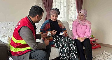 Kahramanmaraş'ta işitme engelli ailelere "titreşimli bebek uyarı cihazı" desteği