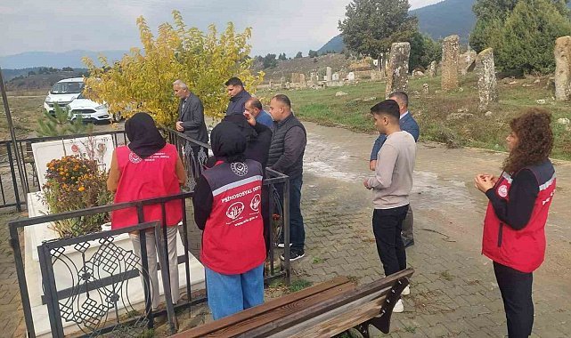 Kahramanmaraş'ta şehitler kabirleri başında dualarla anıldı