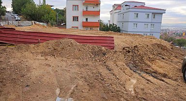 Kahramanmaraş'ta temel kazısında çöken alan ve yol toprakla dolduruldu