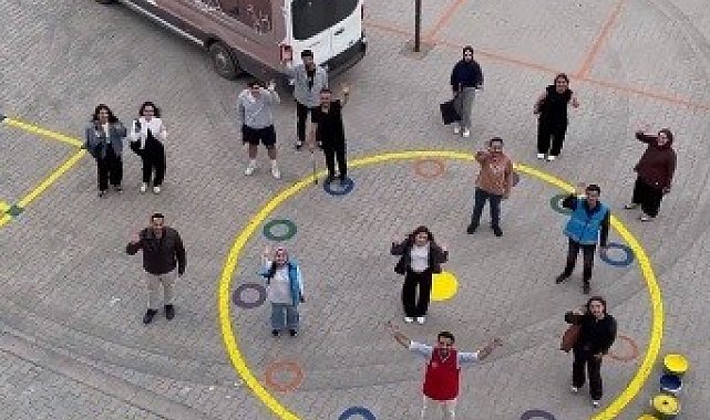 Kahramanmaraş'ta üniversiteli gençlerden ilkokulda renkli boyama etkinliği