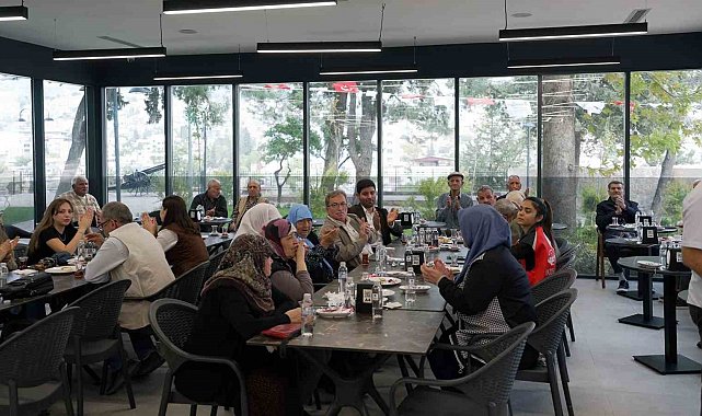 Kahramanmaraş'ta yaşlılara sazlı sözlü eğlence