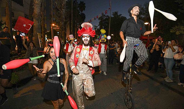 Kaleiçi'nde karnaval havası esti