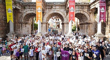 Kaleiçi'ni oryantiring yarışmasıyla keşfettiler