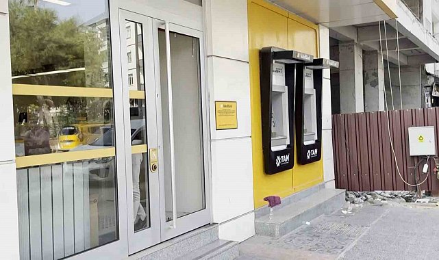 Kamu bankasına soygun girişimi: Hırsız gece saatlerinde camı kırıp bankaya girdi