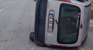 Karabük'te çarpışan otomobillerden biri devrildi: 1 yaralı