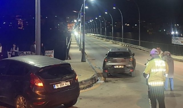 Karabük'te kavşakta iki otomobil çarpıştı: 2 yaralı