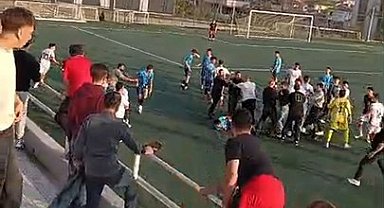 Karabük'te U17 maçında ortalık karıştı: Karşılaşma tatil edildi
