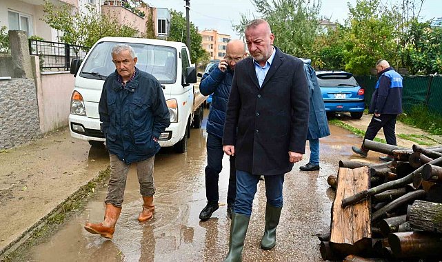 Karacabey'de şiddetli yağış sonrası tüm ekipler seferber oldu