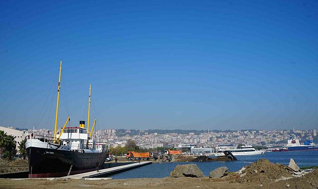 Karadan yürütülen Bandırma Vapuru Müzesi'nin yeni yerinde çalışmalar sürüyor