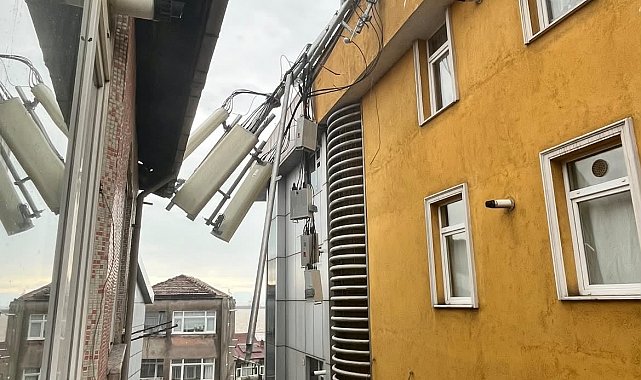 Karadeniz Ereğli'de fırtına baz istasyonunu devirdi