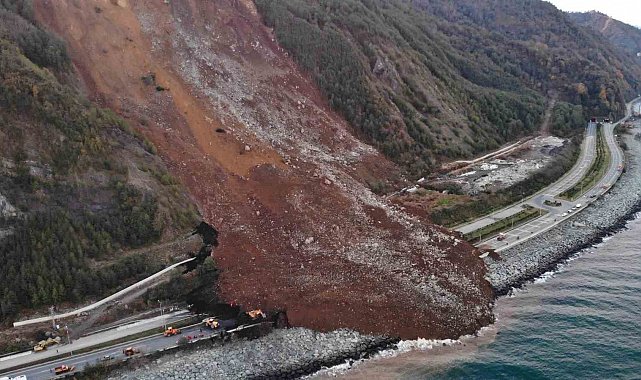 Karadeniz Sahil Yolu'nda dev kaya tehlikesi