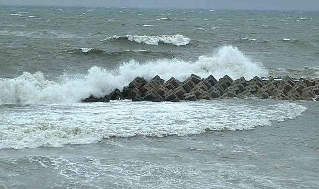 Karadeniz yükselmeye başladı balıkçılar barınağa sığındı