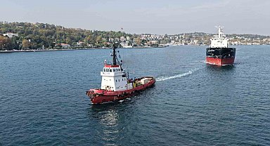 Karadeniz'de vurulan iki gemi İstanbul Boğazı'ndan geçti