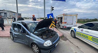 Karaman'da kamyonetle otomobil çarpıştı: 3 yaralı
