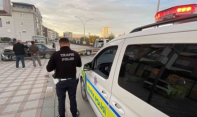 Karaman'da otomobil beton duvara çarptı: 1 yaralı