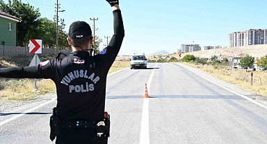 Karaman'da polisin denetimlerinde yakalanan 22 kişiden 13'ü tutuklandı