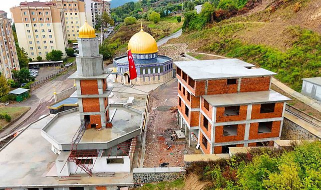 Karamürsel'de Aksa Camii için malzeme desteği