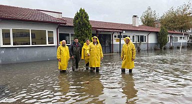 Karasu'da selden etkilenen 15 okulda hasar tespit çalışmaları sürüyor