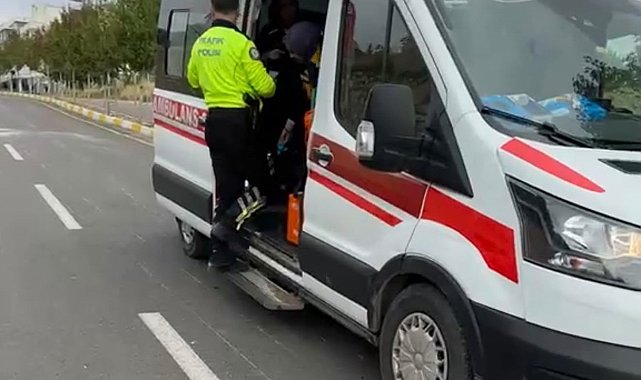 Karayolundaki parke taşına çarpan motosiklet devrildi: 1 yaralı