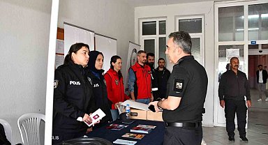 Kars Emniyet Müdürü Tombul, üniversiteli gençlerle bir araya geldi