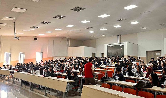 Kars'ta bin 985 üniversite öğrencisine "El Ele Güvenli Geleceğe" semineri