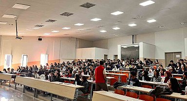 Kars'ta bin 985 üniversite öğrencisine "El Ele Güvenli Geleceğe" semineri