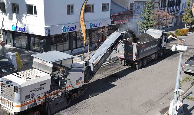 Kars'ta kar yağmadan asfalt seferberliği: Kazımpaşa Caddesi'nde söküm başladı