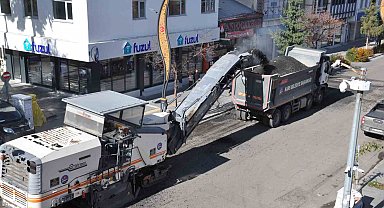 Kars'ta kar yağmadan asfalt seferberliği: Kazımpaşa Caddesi'nde söküm başladı