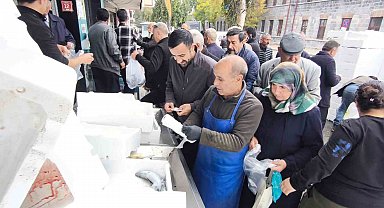Kars'ta palamut yoğunluğu: Tanesi 50 liradan satıldı, balıkçılarda kuyruk oluştu