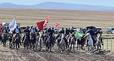 Kars'ta rahvan atlar nefes kesti: Geleneksel yarışlara yoğun ilgi