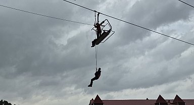 Kars'ta yağmur altında nefes kesen kurtarma tatbikatı!