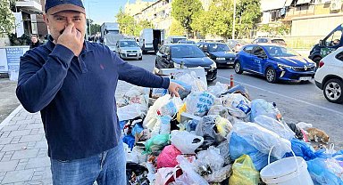Karşıyaka'da çöp dağları insan boyuna ulaştı, vatandaş isyan etti