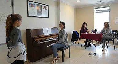 Kartal'da genç yetenekler sanatla geleceğe hazırlanıyor: Kartal Belediyesi Sanat Akademisi'nde sınav günü heyecanı