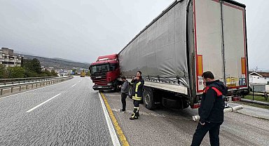 Kastamonu'da bariyerlere çarpan tır makasladı: 1 yaralı