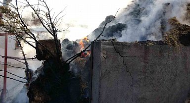 Kastamonu'da çıkan yangında 8 bin balya samanı küle döndü