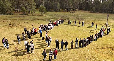 Kastamonu'da Cumhuriyet'in 103. yılına özel 103 meyve çekirdeği doğayla buluşturuldu