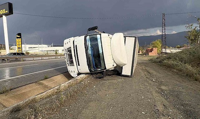 Kastamonu'da devrilen kamyondaki 2 kişi yaralandı