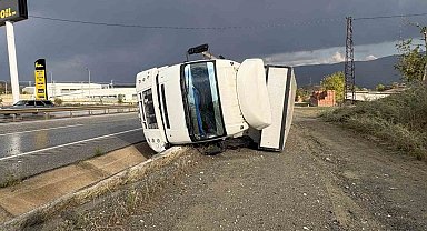 Kastamonu'da devrilen kamyondaki 2 kişi yaralandı