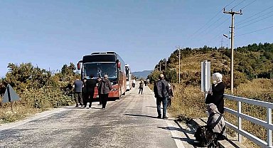 Kastamonu'da heyelan nedeniyle 14 aydır ulaşıma kapalı olan yol için vatandaşlardan tepki