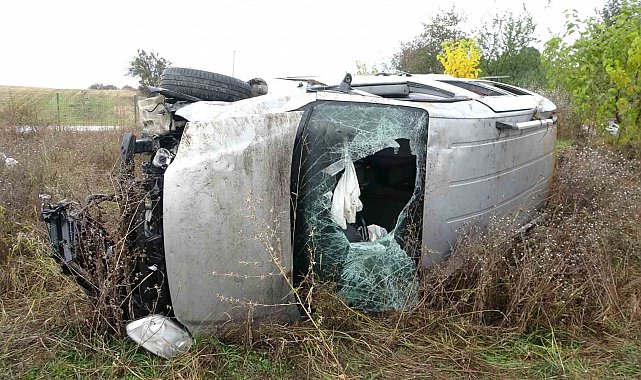 Kastamonu'da yoldan çıkan hafif ticari araç şarample yuvarlandı: 3 yaralı
