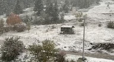 Kastamonu'da yüksek rakımlı yerleşim yerleri beyaza büründü