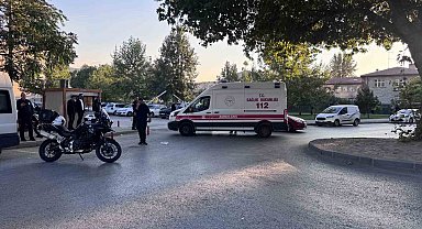 Kavşaktan dönen motosikletli Yunus ekibi kaza yaptı: 2 polis yaralı