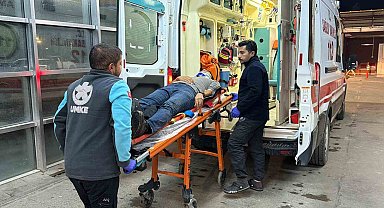 Kayganlaşan yolda devrilen motosikletin sürücüsü yaralandı